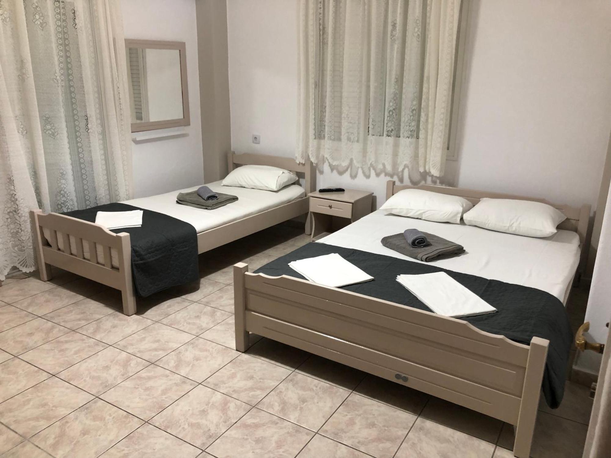 Nikis Rooms Paralía Екстериор снимка