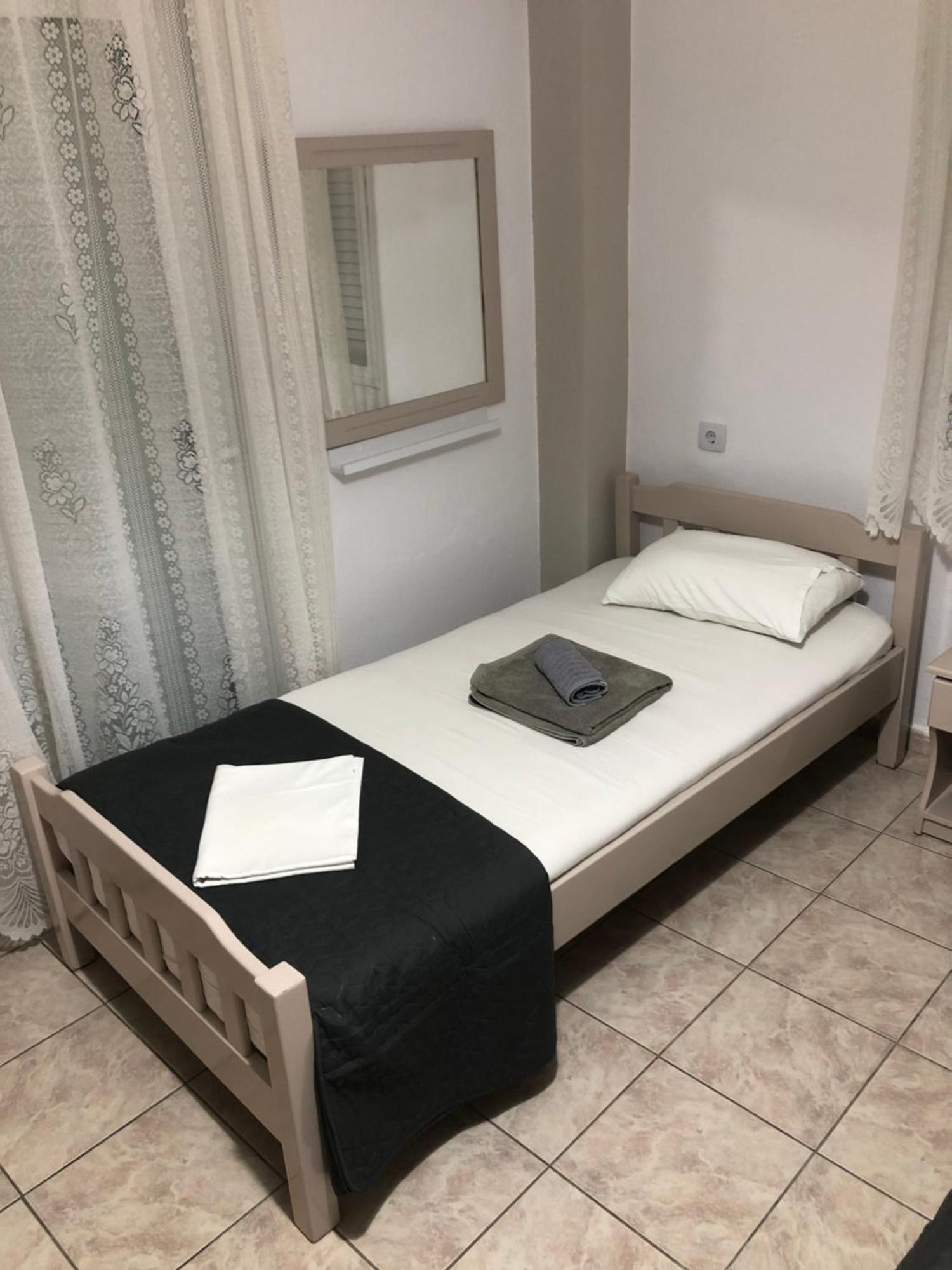 Nikis Rooms Paralía Екстериор снимка